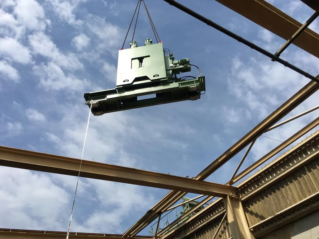 Scie circulaire à double arbre